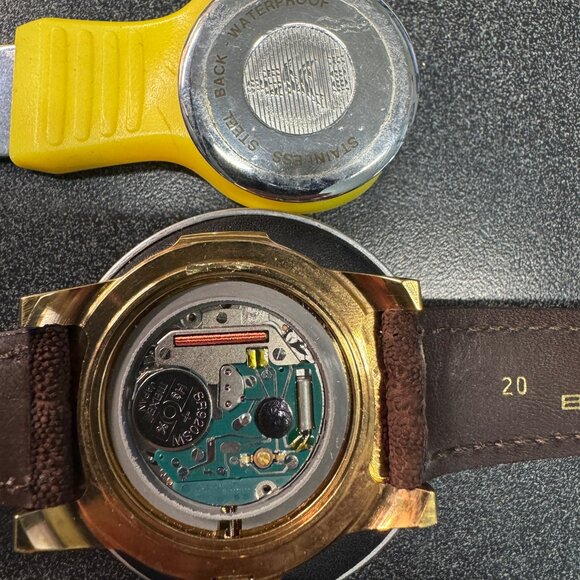 Spectacular Breil Italian Watch with Date Analog Stainless Steel Watch - Picture 9 of 9